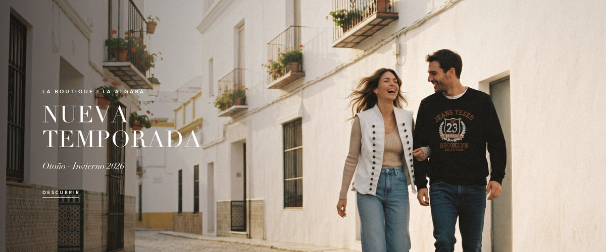 Novedades de otoño en La Boutique: pareja paseando por Sevilla