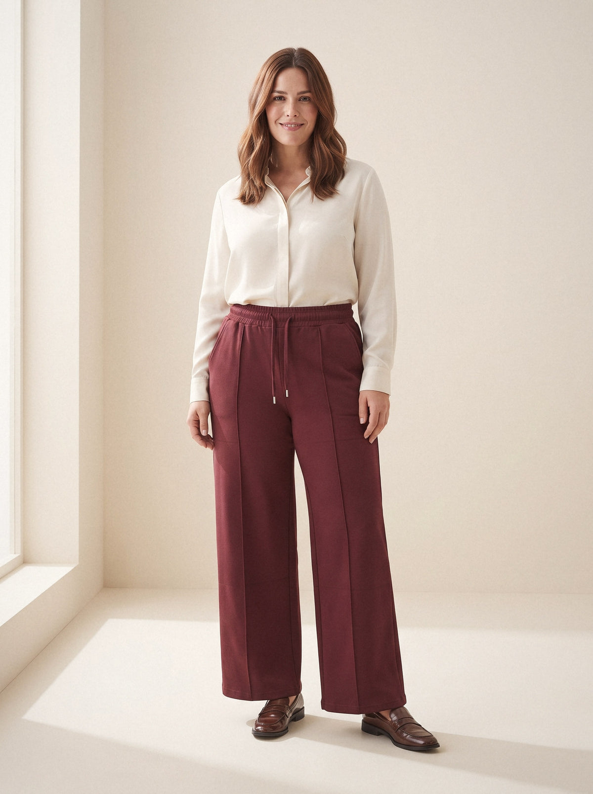Pantalón recto con costura granate — La Boutique, La Algaba